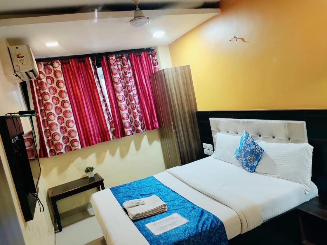 Hotel Golden Galaxy - Santacruz East Bombay Exterior foto
