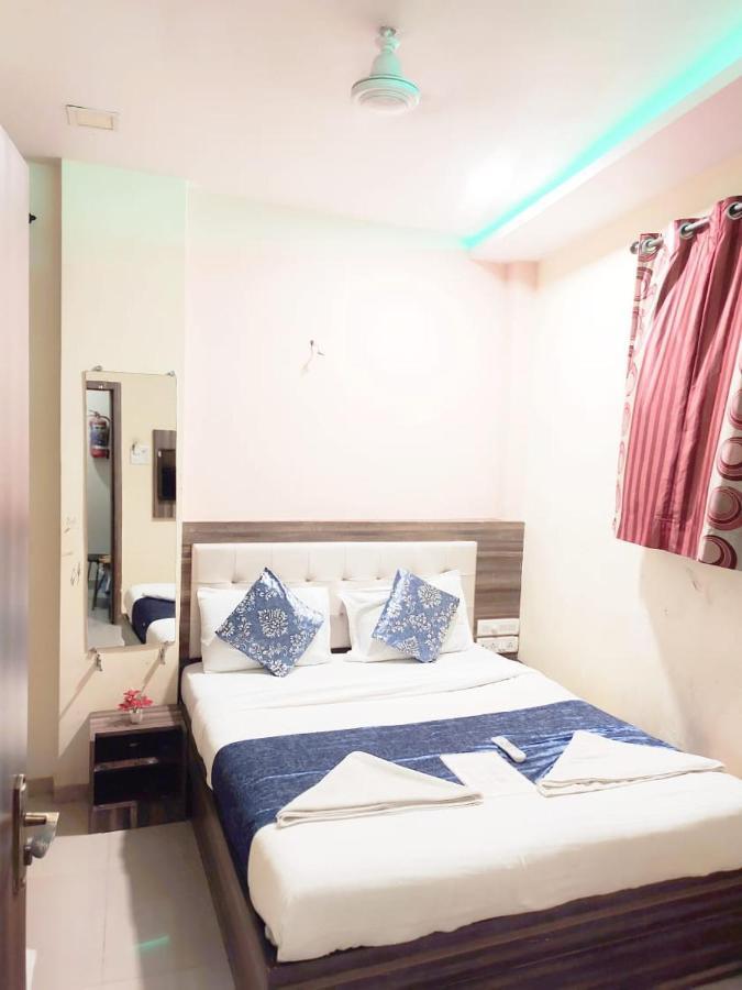 Hotel Golden Galaxy - Santacruz East Bombay Exterior foto