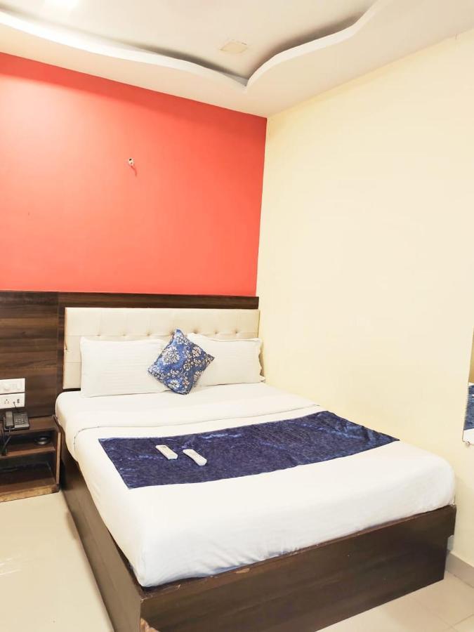 Hotel Golden Galaxy - Santacruz East Bombay Exterior foto